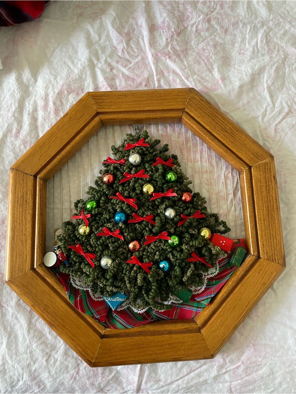 Grannycore vintage Framed Green Yarn Christmas Tree Wall Hanging with Red Bows